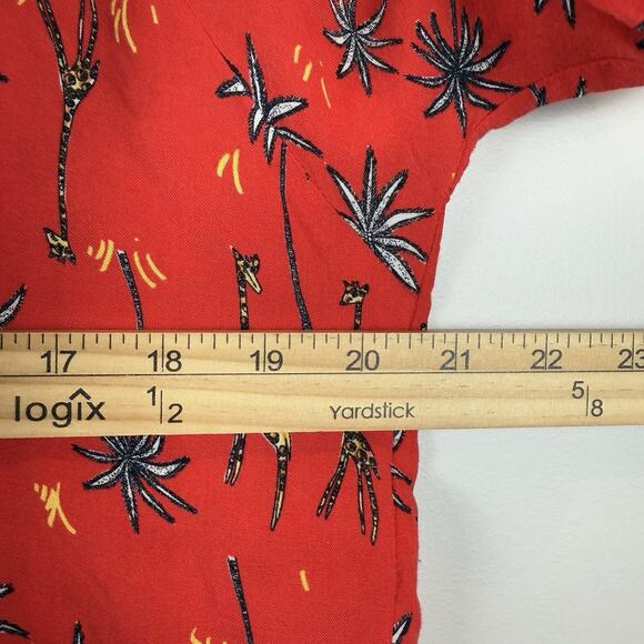 TopShop Women’s Cropped Button Up Top Sz 4 Red Printed Giraffe Tree Eclectic Art - Picture 7 of 8